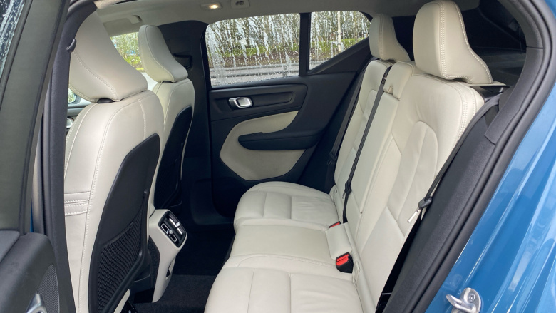 Volvo XC40 2.0 B4P Ultra Dark 5dr Auto Petrol Estate